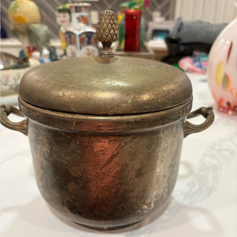 Sheffield 912 silver plated ice bucket.